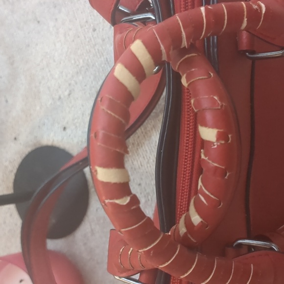 Red vegan leather bag. - Picture 7 of 7